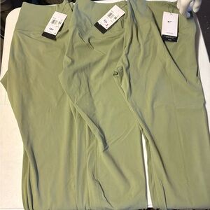 4 new pairs of women’s Nike Zenvy leggings size XXL